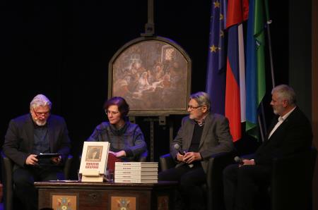 PREDSTAVITEV KNJIGE MAKSIM GASPARI ROBERTA KUŽNIKA 04 FOTO LJUBO VUKELIČ